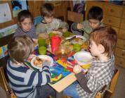Kinder zu Ostern