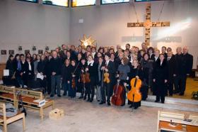 26.12.09
  Kirchenchor verst�rkt mit Chor aus Feucht , Sch�lern von Frau Becker und kleinem Orchester
  