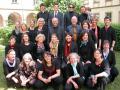 Der Junger Chor im Sommer 2010 im Innenhof von St. Martin