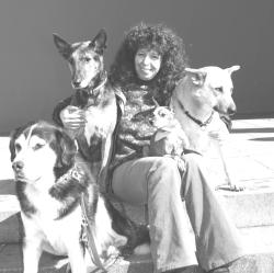 Ingrid Wintergerst-Gaasch mit ihren Hunden