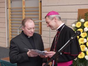 Msgr. Georg Kestel erhielt am 1.April 2006 aus den H�nden von Erzbischof Dr. Ludwig Schick seine Ernennungsurkunde zum Generalvikar.