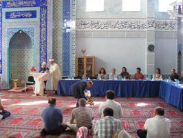 Vertreter verschiedener Religionen trafen sich in der N�rnberger DITIB-Moschee zu einer Gebetsstunde aus Anlass des Jahrestages zum 11. September 2001