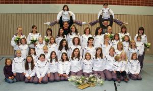 Gruppenfoto mit den Sponsoren der Trainingsanz�ge