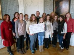 Eine Spenden�bergabe an den Bamberger Erzbischof Dr. Ludwig Schick