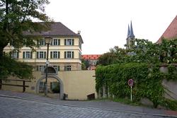 Einfahrt zur Liegenschaftsabteilung am Jakobsplatz 8.