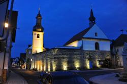 Pfarrkirche bei Nacht