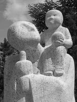 Christophorus-Statue vor der Kirche