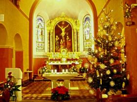 Weihnachtlich geschm�ckte Pfarrkirche