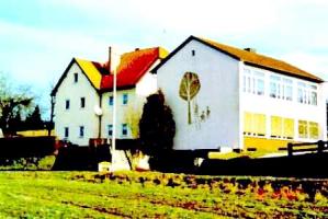 Das alte Schulhaus, das jetzt den Kindergarten Wimmelbach beherbergt
