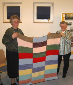 Pr�sentation der Strickerinnen-Decke Nr. 4000