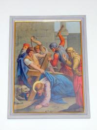 Jesus f�llt zum ersten Mal unter dem Kreuz