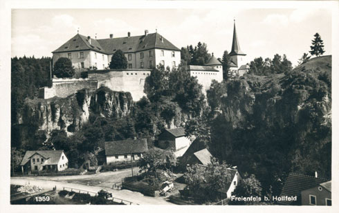 Blick auf Freienfels mit Schlo� und Kirche um das Jahr 1930