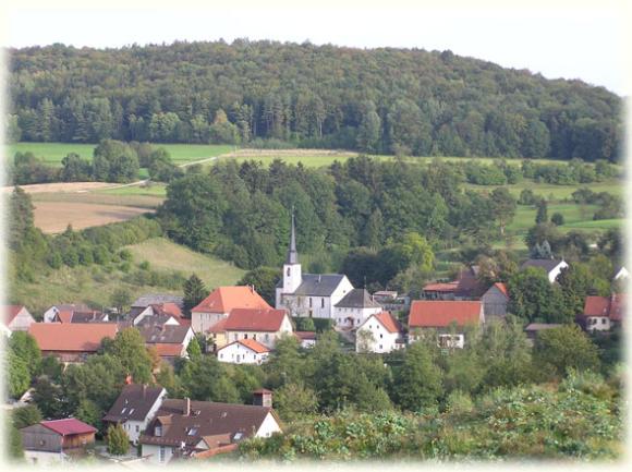 Sch�nfeld im lieblichen Lochautal am Rande der Fr�nkischen Schweiz
