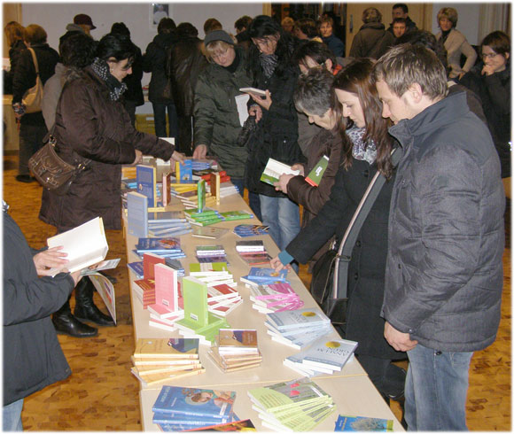 Im Anschluss an den Vortrag k�nnen im Pfarrsaal B�cher des Autors und Redners erworben werden