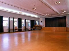(Saal-leer.jpg; 20 kB)