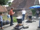 Die Geistlichen verleihen dem Festbier die n�tige W�rze