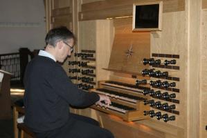 Organist Toni Rotter