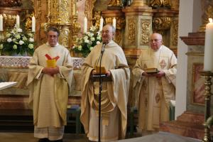 Mein Goldenes Primizjubuläum in St.Barthiolomäus Thüngfeld, rechts von mir mein Cousin Geistl. Rad Edmund Kräck, links Pater Gabriel