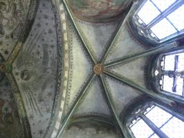 Gewölbekappen mit Christushaupt und Dreifaltigkeitsnimbus 