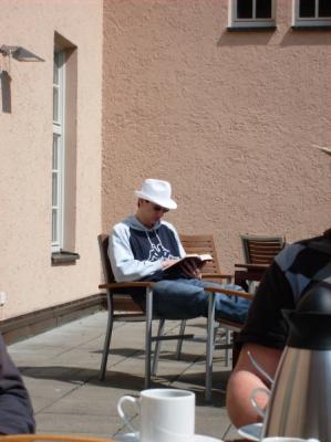Lesezeit auf der Terasse des Seminars