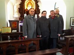 Kazik, Sbyszek, Christian und Henryk im Heiligtum