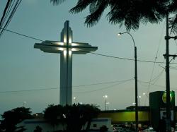 12.8.2017 Kreuz an dem Ort in Trujillo, an dem 1996 Papst Johannes Paul II. die Hl. Messe gefeiert hat
