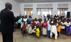Bugendana, Dankesfeier mit der Etnie Twa nach der Taufe vieler Kinder