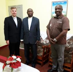 hp 20180404_Begegnung mit Erzbischof von Bujumbura  Evariste Ngoyagoye, rechts Adelin.jpg