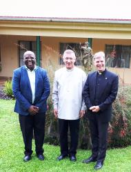 Besuch in der Nuntiatur von Bujumbura, Nuntius Wojciech Zaluski, Adelin Gacukuzi und Christian Lhr