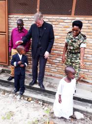 nach der Hl. Messe mit den Militrs und einer Taufe am Flughafen Bujumbura