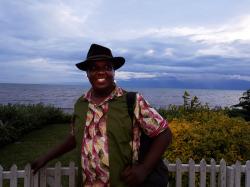 Adelin Gacukuzi am ffentlichen Strand des Tanganjika-Sees in Bujumbura