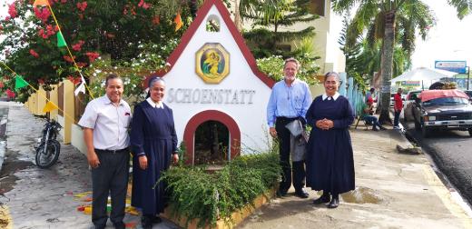 Besuch bei den Marienschwestern in Tenares mit P. Juan Alberto