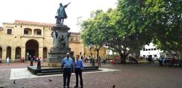 Kurt und José Luis vor der Kathedrale von Santo Domingo