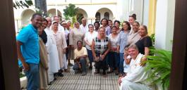 Gruppenfoto mit den Teilnehmern an der Abendmesse in der Kathedrale von Barahona