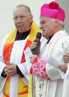 Mit dem Ortsbischof von Belmonte Msgr. Gino Reali