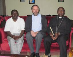 Bild-16a-Bischof James Wainaina
  
  