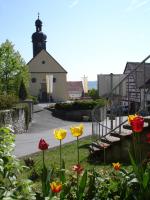 Kirche in der Dorfmitte