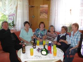 Berta Schneider im Kreis ihrer treuen Helferinnen A. Eckert, Ida Hintz, Elfriede Schneider, Heidi Kretz und Irene Mach