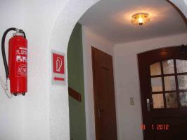 Hinweischilder zu den Feuerl�schern