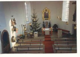 Altarraum mit Weihnachtschmuck 1992