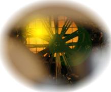 S�dfenster �ber dem Hochaltar: Lichtimpressionen