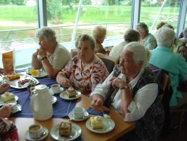 Kaffeeplausch am Schiff