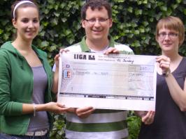 Scheck�bergabe Mt 25 Osternacht 2009